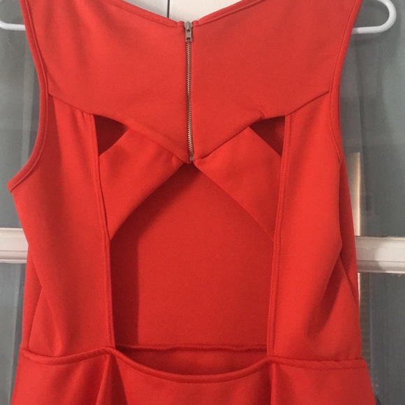 Super sexy red mini dress with the back cut out - Picture 3 of 3